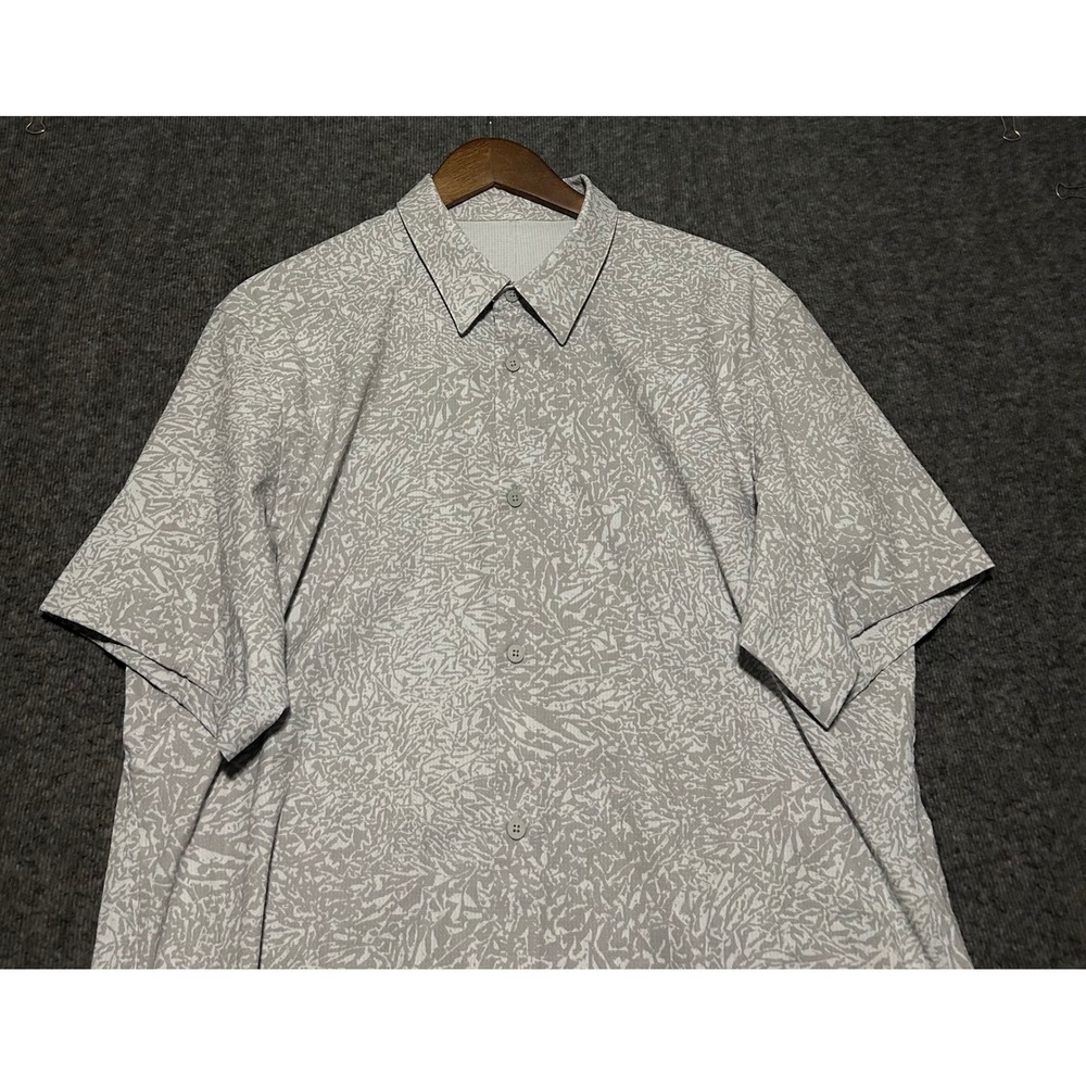 Lululemon airing shirt short sleeve mens size XL vented performance casual